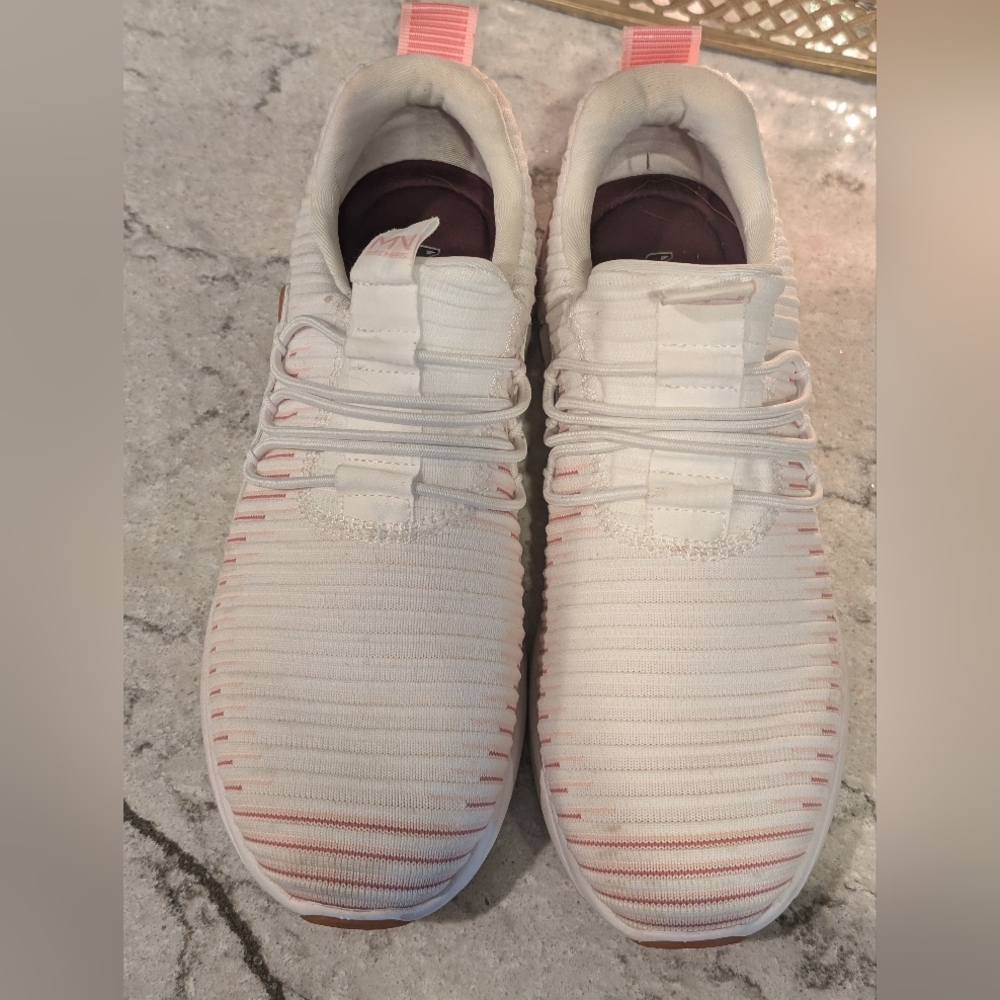 Like New Women's Skechers Slip Ons